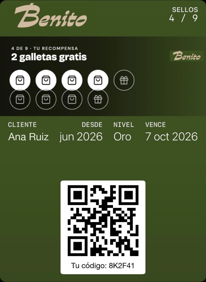 Ejemplo de tarjeta de sellos digital en Apple Wallet: 4 de 9 sellos, recompensa de 2 galletas gratis
